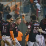 Toros del Este: ¡Victoria épica ante Licey! Playoffs al acecho