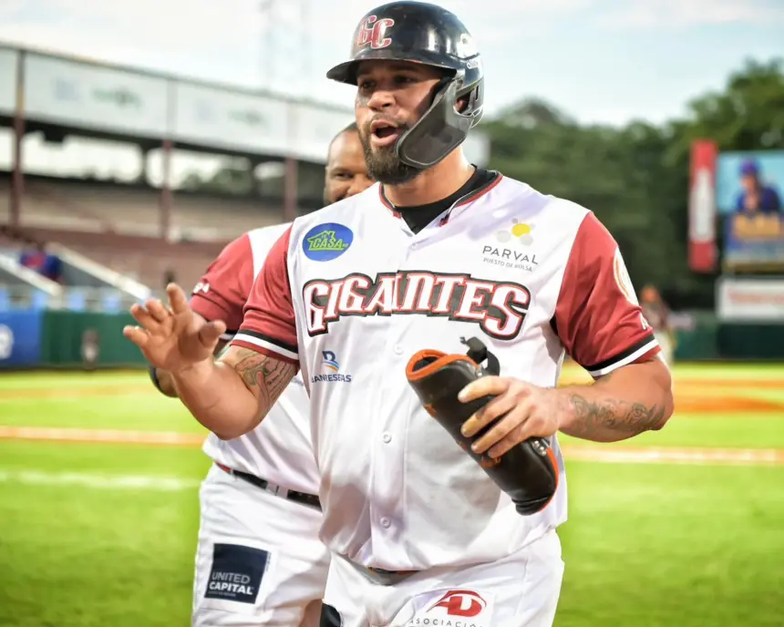 Gigantes del Cibao apabullan a Toros con rally de 8 carreras y ganan serie 1 Gigantes del Cibao apabullan a Toros con rally de 8 carreras y ganan serie