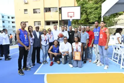 Banreservas Inaugura Cancha Mixta Remodelada en Villa Consuelo: Impulso al Deporte