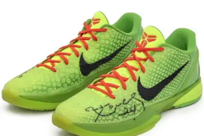 Zapatillas "Grinch" de Kobe: Subasta Millonaria por Calzado de Navidad 2010
