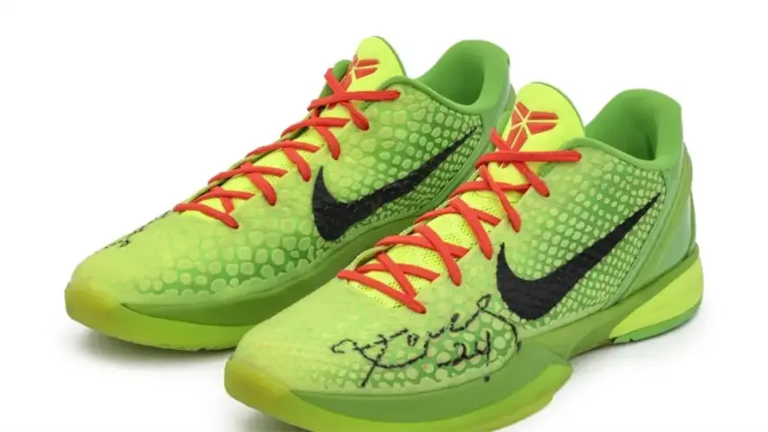 Zapatillas "Grinch" de Kobe: Subasta Millonaria por Calzado de Navidad 2010