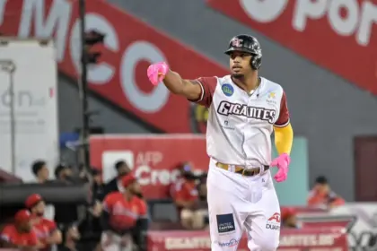 De los Santos impulsa a Gigantes: Victoria clave y pulso por el playoff LIDOM