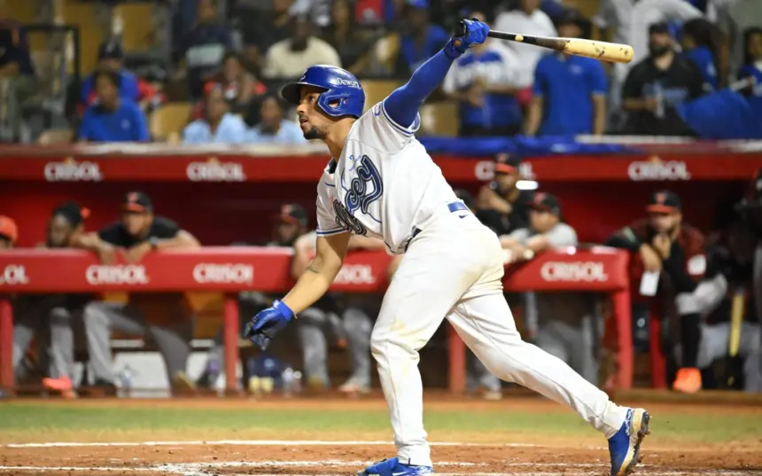 Mejía Impulsa y Núñez Alcanza 400 Hits: Licey Vence a los Toros