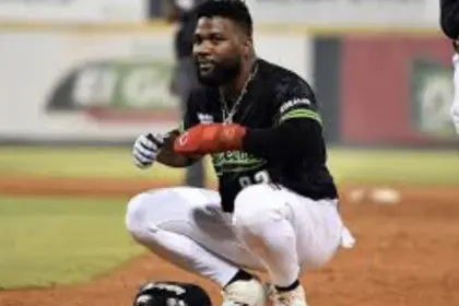 Estrellas Orientales vencen a Gigantes en extrainnings; LIDOM al rojo vivo