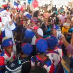 Campeones Dominicanos de Béisbol: Apoteósica Llegada al AILA tras Triunfo en Cartagena