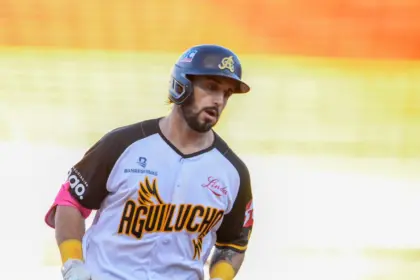 Águilas Cibaeñas aplastan a Estrellas en el Cibao: 6-1 y dominio total