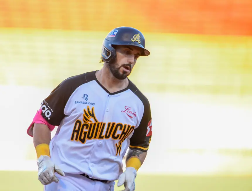 Águilas Cibaeñas aplastan a Estrellas en el Cibao: 6-1 y dominio total 1 Águilas Cibaeñas aplastan a Estrellas en el Cibao: 6-1 y dominio total