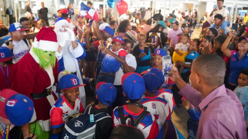 Campeones Dominicanos: Éxito en Cartagena y Recibimiento Triunfal en AILA