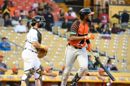 Toros del Este: De La Cruz y Celestino brillan, récords y victoria ante Águilas