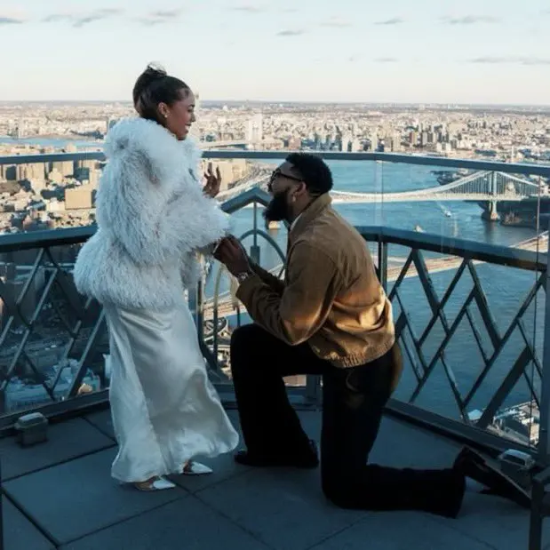 Karl-Anthony Towns y Jordyn Woods: ¡Compromiso Navideño y Victoria NBA!