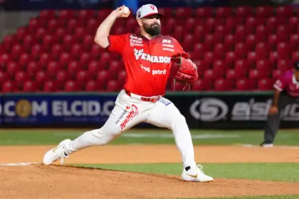 Leones del Escogido Fichan a José Urquidy para Reforzar su Rotación