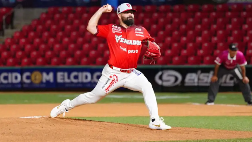 Leones del Escogido Fichan a José Urquidy para Reforzar la Postemporada