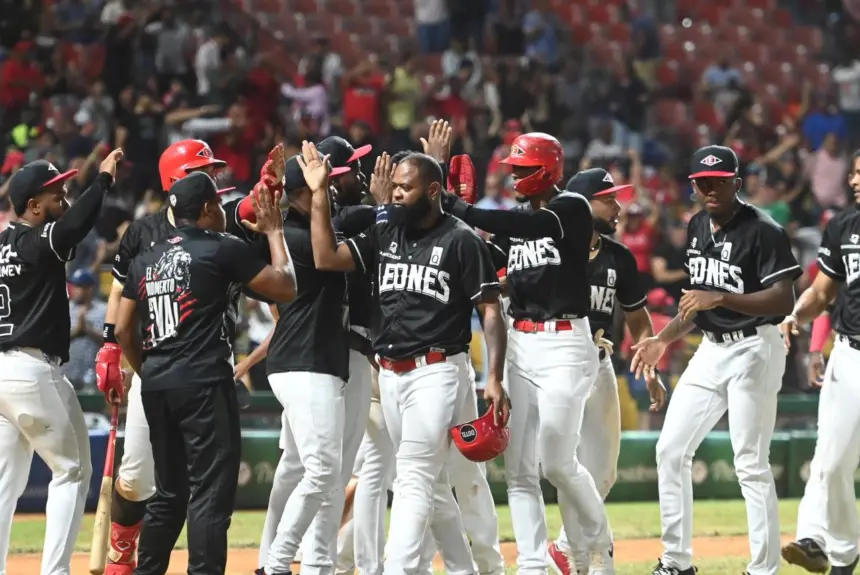 Leones del Escogido vencen a Toros en extrainnings y lideran el Round Robin