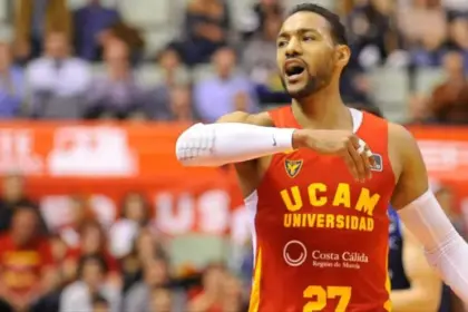 Sadiel Rojas: Leyenda del UCAM Murcia Retira su Camiseta #27