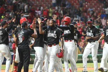 Leones del Escogido vencen a Toros en extrainnings y lideran Round Robin LIDOM