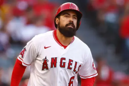 Rendón no jugará en 2026: Angelinos reestructuran contrato y buscan antesalista