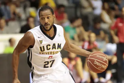 Sadiel Rojas inmortalizado: UCAM Murcia retira camiseta del dominicano