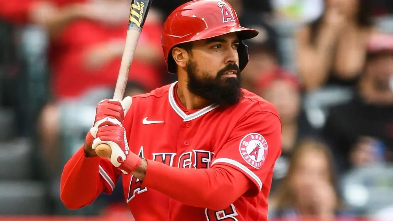 Del Rendon Ángeles reestructuran contrato de Rendon: Fin de la era del antesalista ...
