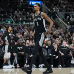 Wemby Sufre Hiperextensión: Esperanza en San Antonio Tras Victoria NBA