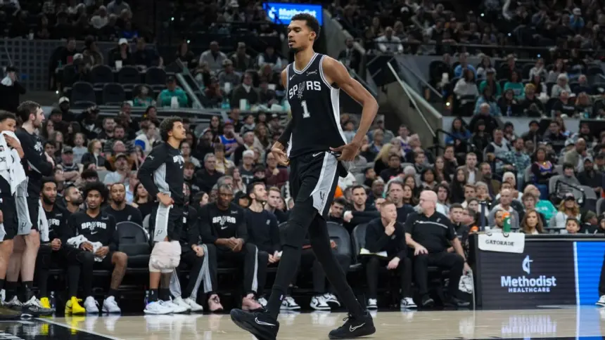 Wemby Sufre Hiperextensión: Esperanza en San Antonio Tras Victoria NBA