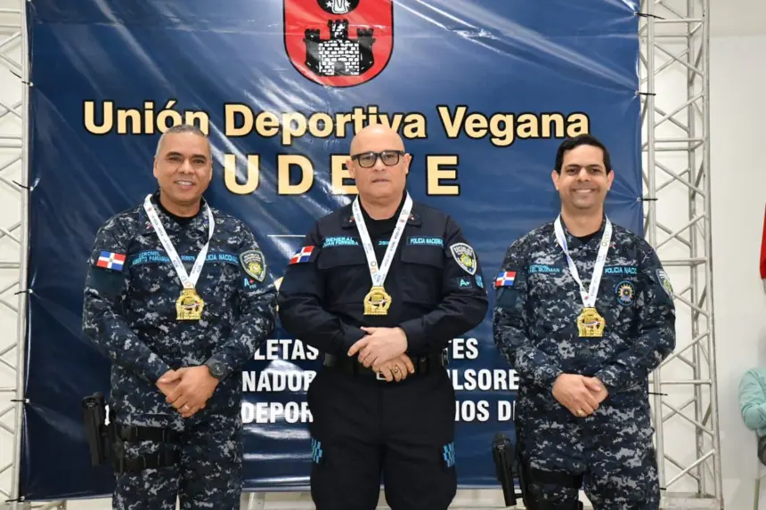 Policía Nacional de La Vega Honrada por UDEVE: Apoyo al Deporte Reconocido