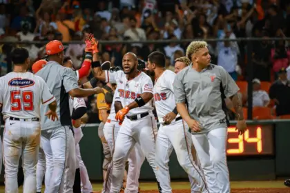 De La Cruz lidera remontada de Toros con jonrón y 5 impulsadas ante Águilas