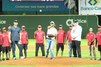 Escogido Honra a Equipo de Mantenimiento del Quisqueya por su Labor 15 Escogido Honra a Equipo de Mantenimiento del Quisqueya por su Labor