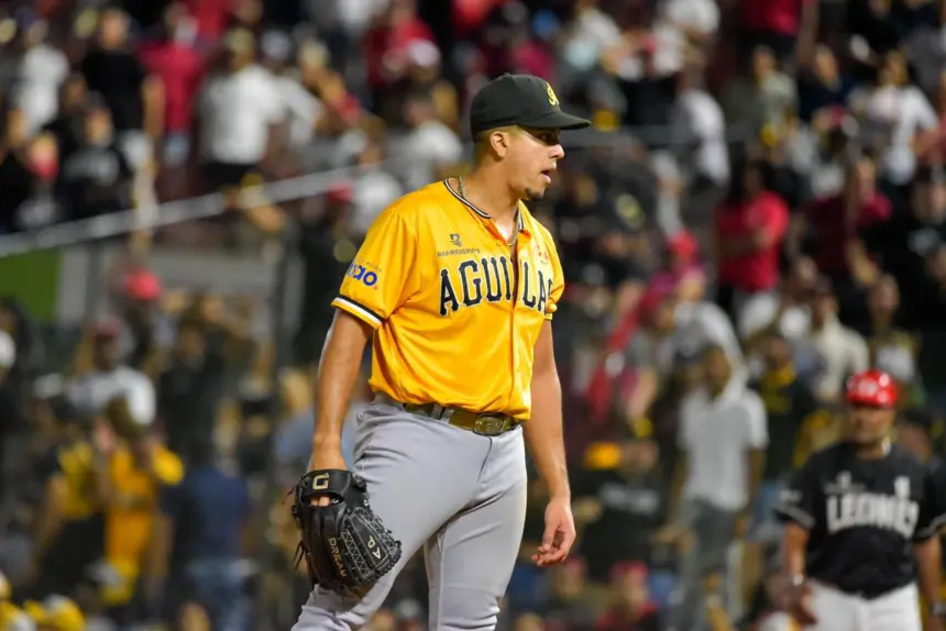 Águilas Cibaeñas Derrotan a Leones: De La Cruz Brillante y Ofensiva Explosiva