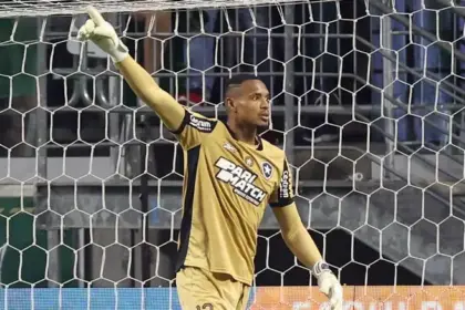 John Victor, portero del Nottingham Forest, se lesiona y sale entre lágrimas