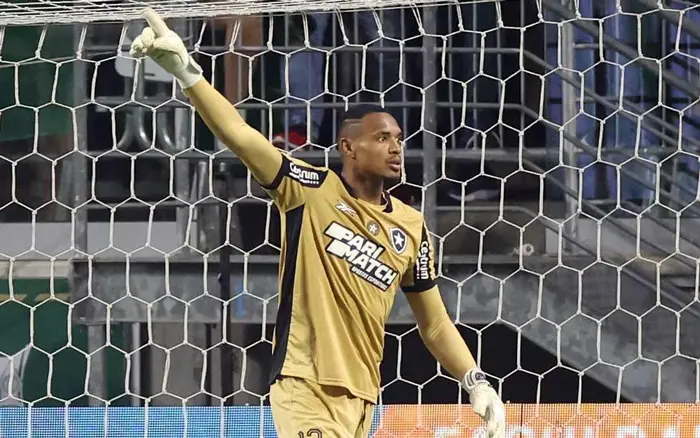 John Victor, portero del Nottingham Forest, se lesiona y sale entre lágrimas