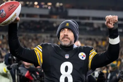 Rodgers Lidera a Steelers a la Cima: ¡Campeones AFC Norte! Playoffs en Pittsburgh