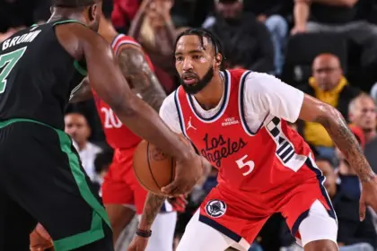 Derrick Jones Jr. Sufre Nuevo Esguince MCL: Clippers Pierden a Jugador Clave