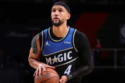 Suggs de los Magic, baja indefinida por contusión de rodilla