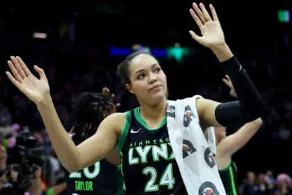 Napheesa Collier, estrella WNBA, se operará ambos tobillos: Baja de 4 a 6 meses