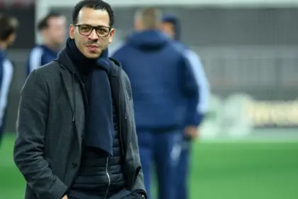 Rosenior, cerca del Chelsea: Negociaciones avanzan tras llegada a Londres