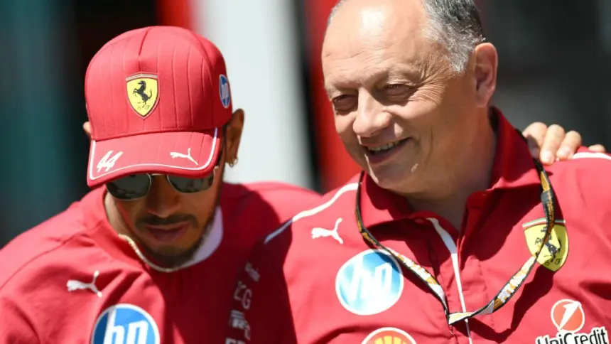 Vasseur: Hamilton y Ferrari Deben Mejorar para 2026
