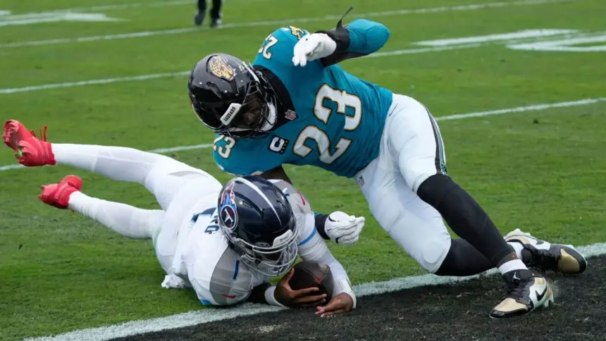 Cam Ward, QB de los Titans, evitaría cirugía tras lesión de hombro