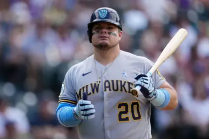 Vogelbach Regresa a los Brewers Como Instructor de Bateo: Nuevo Staff