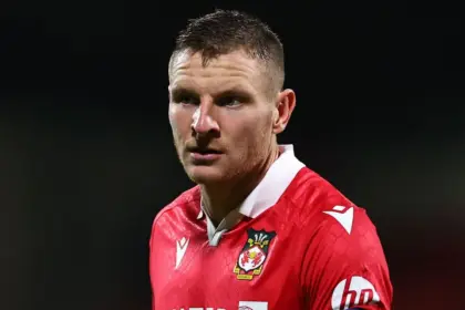 Paul Mullin Regresa al Wrexham: El Ídolo Vuelve tras Cesión