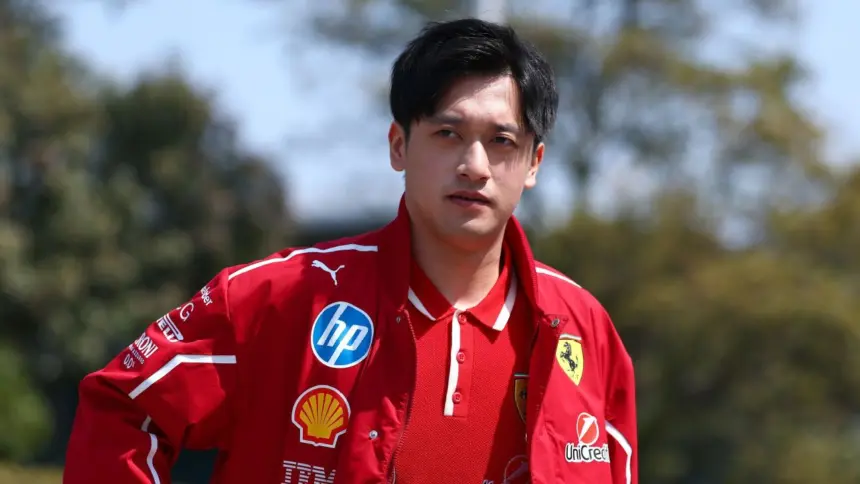Zhou Guanyu Fichado por Cadillac F1 como Piloto Reserva: Refuerzo Estratégico