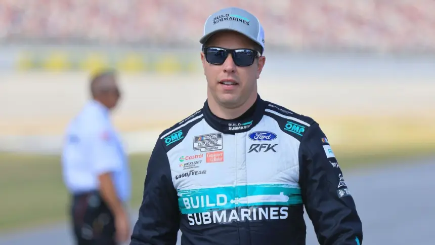 Keselowski, piloto NASCAR, se fractura pierna esquiando; ¿llega a Daytona 500?