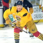 Tkachuk Viaja con Panthers: Debut en la NHL a la Vista