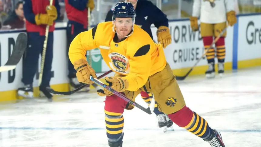 Tkachuk Viaja con Panthers: Debut en la NHL a la Vista