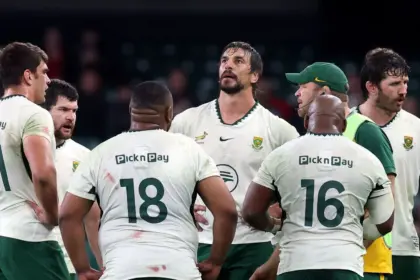 Etzebeth se pronuncia: "No fue intencional, pero acepto la sanción"