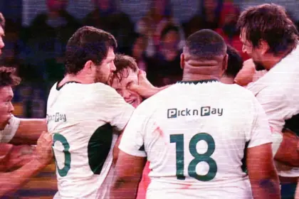 Etzebeth, pilar de Sudáfrica, suspendido 12 semanas por agresión a Mann