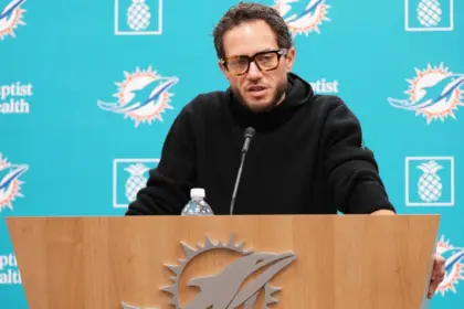 McDaniel Participará en Búsqueda de GM; Futuro de Dolphins en Juego
