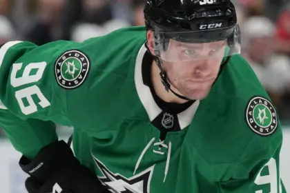 Rantanen se Enfrenta a Hurricanes: Nuevo Comienzo con los Stars 15 Rantanen se Enfrenta a Hurricanes: Nuevo Comienzo con los Stars