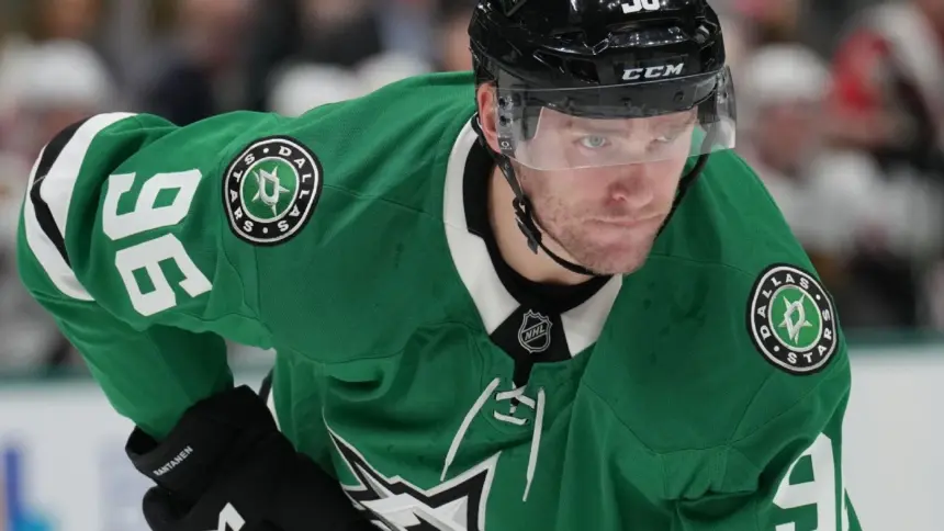 Rantanen se Enfrenta a Hurricanes: Nuevo Comienzo con los Stars