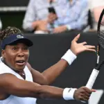 Venus Williams, 45, cae en Auckland tras batallar ante Linette en 3 sets.