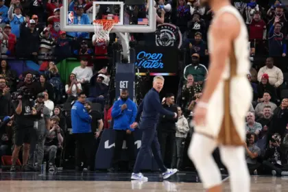 Kerr Expulsado y Curry Fouls Out: Polémica en Derrota de Warriors vs Clippers